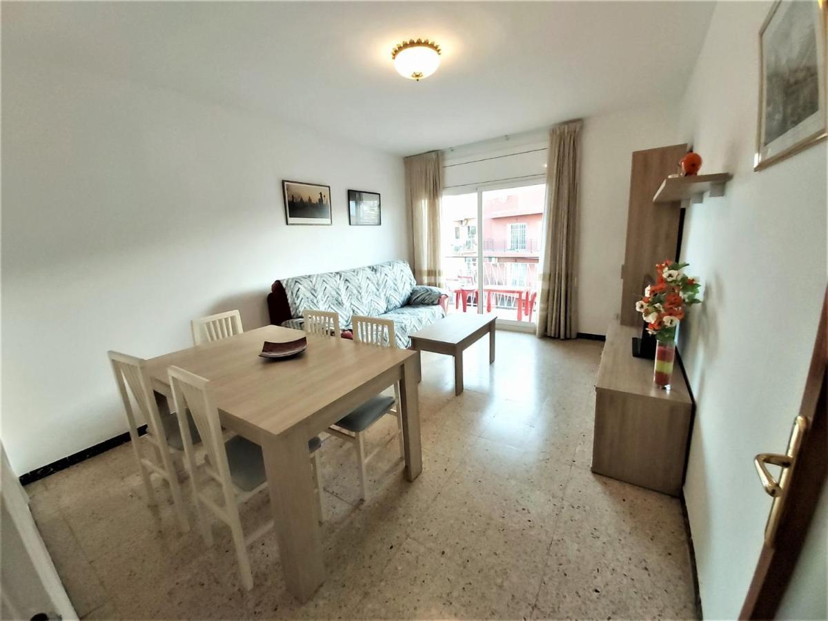 Diana Apartamento Con Terraza Muy Cerca Del Mar Pineda de Mar Eksteriør bilde